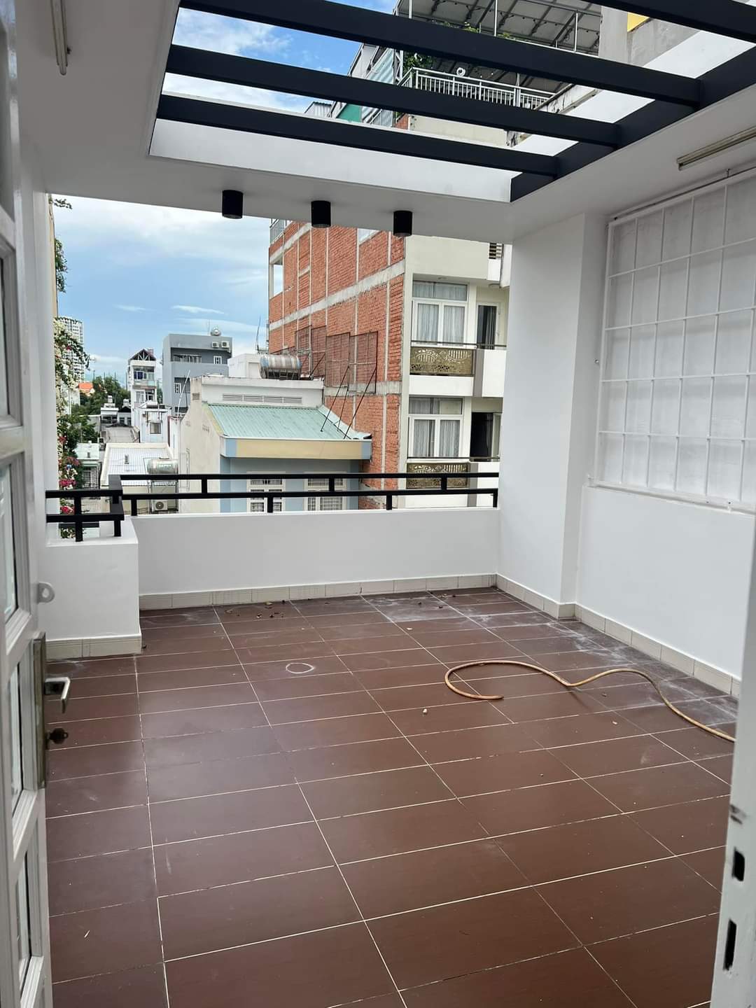 Bán nhà MẶT TIỀN ĐƯỜNG SỐ 52, Quận 7, 70m2, 4 Tầng, chỉ 12.8 tỷ - LH: 0898656822 3