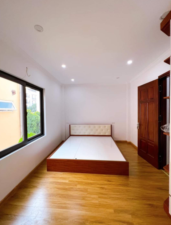 BÁN NHÀ NGỌC THỤY, TỰ XÂY CHẮC CHẮN, RẤT MỚI, OTO NGỒI CỬA, 38M, NHỈNH  3 tỷ 2