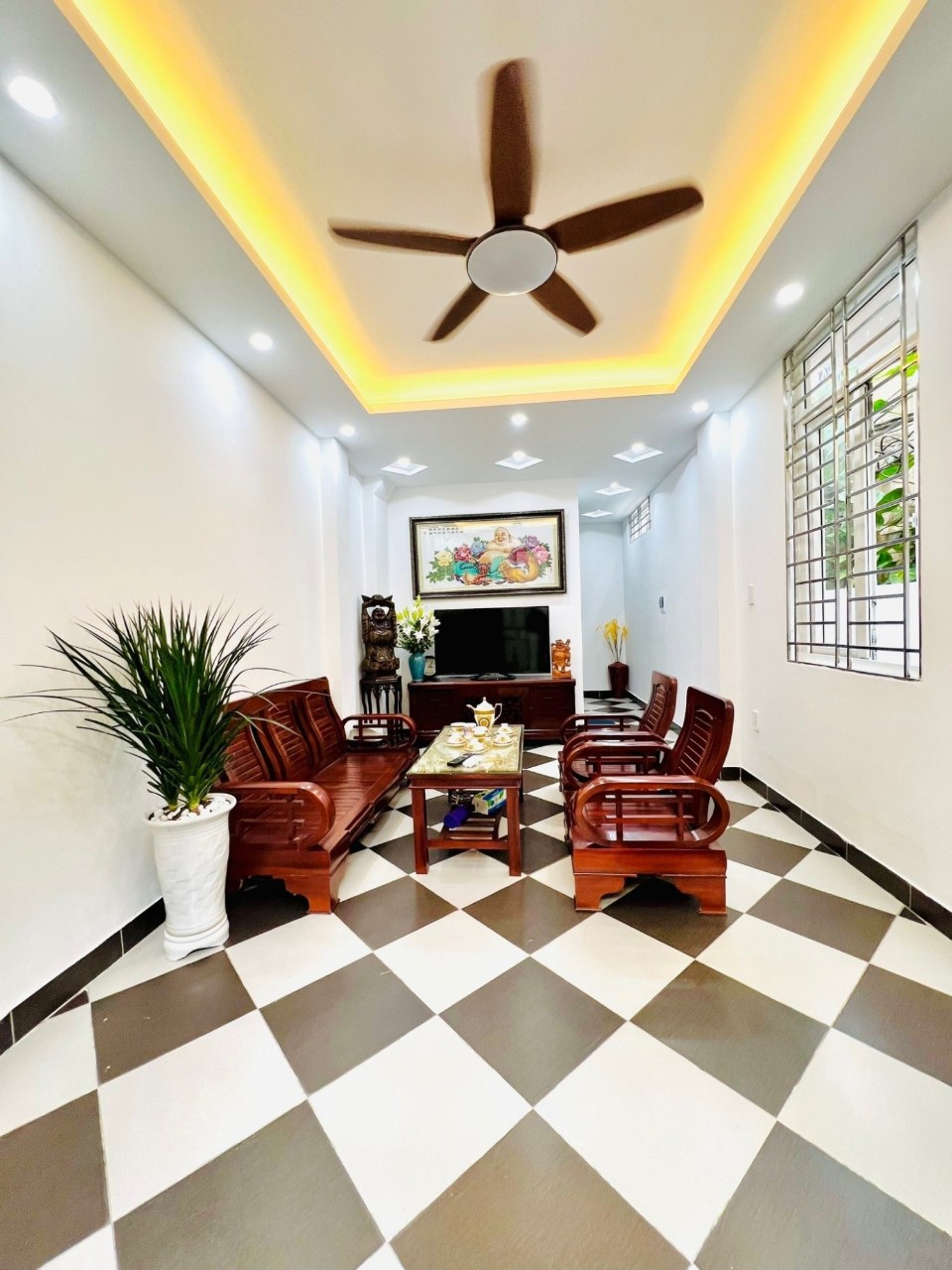 NHÀ ĐẸP, LÔ GÓC, PHỐ YÊN LẠC, HAI BÀ TRƯNG, DÂN TRÍ CAO, AN NINH TỐT. Chỉ 5.5 tỷ.