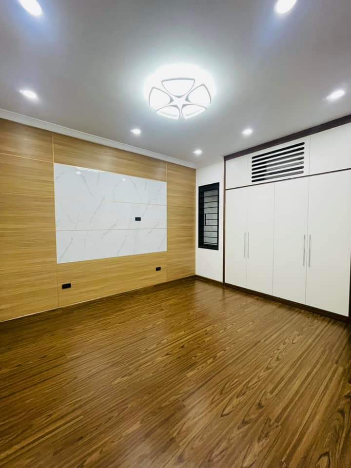 BÁN NHÀ KIM GIANG 80m2, MT4m2, phân lô, ô tô vào nhà, đầu tư, 8 tỷ. 5