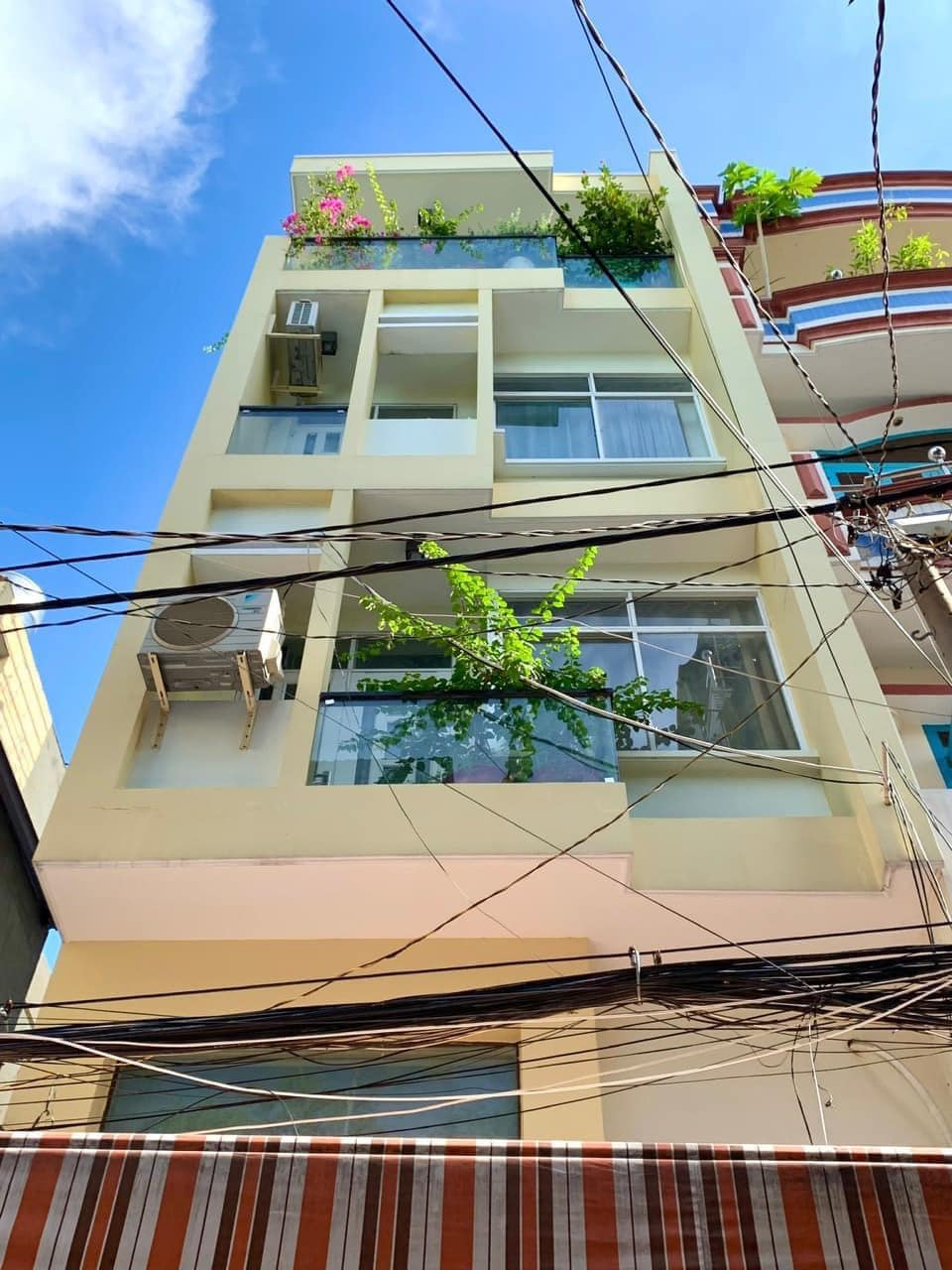 Nhỉnh 5 tỷ có ngay nhà riêng Quận Bình Thạnh, đường Bùi Đình Túy, 4x15m, nhà mới 5 tầng