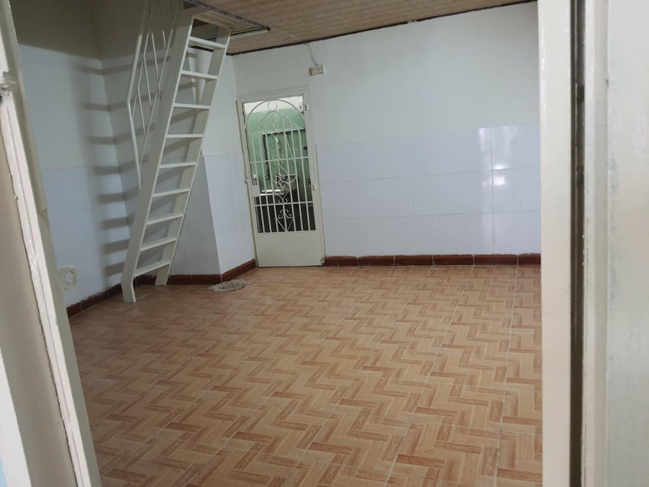 Hẻm xe hơi 5m - 30m ra mặt tiền - Nở hậu - Kinh doanh đa ngành nghề - Đang cho thuê 7 tr/ tháng