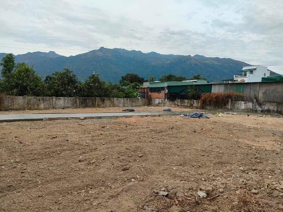 Bán đất trung tâm xã Phước Đồng TP Nha Trang giá 500 triệu 2
