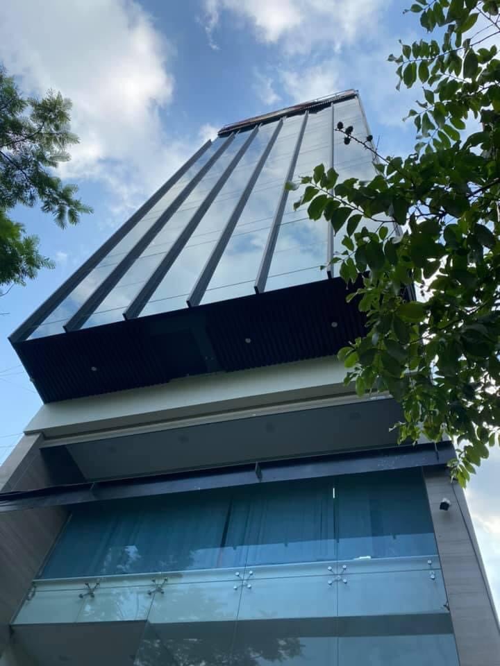 BÁN NHÀ MẶT PHỐ QUẬN ĐỐNG ĐA - Ô TÔ KINH DOANH - VIEW HỒ. Dt 75m2, MT 8m - GIÁ CỰC MỀM.