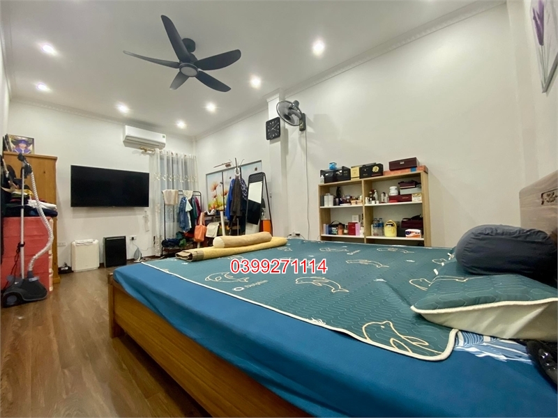 Bán nhà đẹp dân xây sát cầu Vĩnh Tuy: 35m2, 4 tầng, 2,8 tỷ còn TL 2