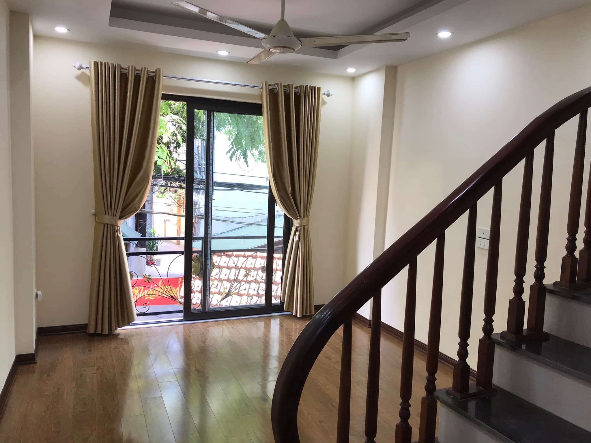 Bán nhà Đa Sỹ Hà Đông, DT 35m2, 5 tầng, giá 4.1 tỷ, ô tô qua nhà, kinh doanh sầm uất 3