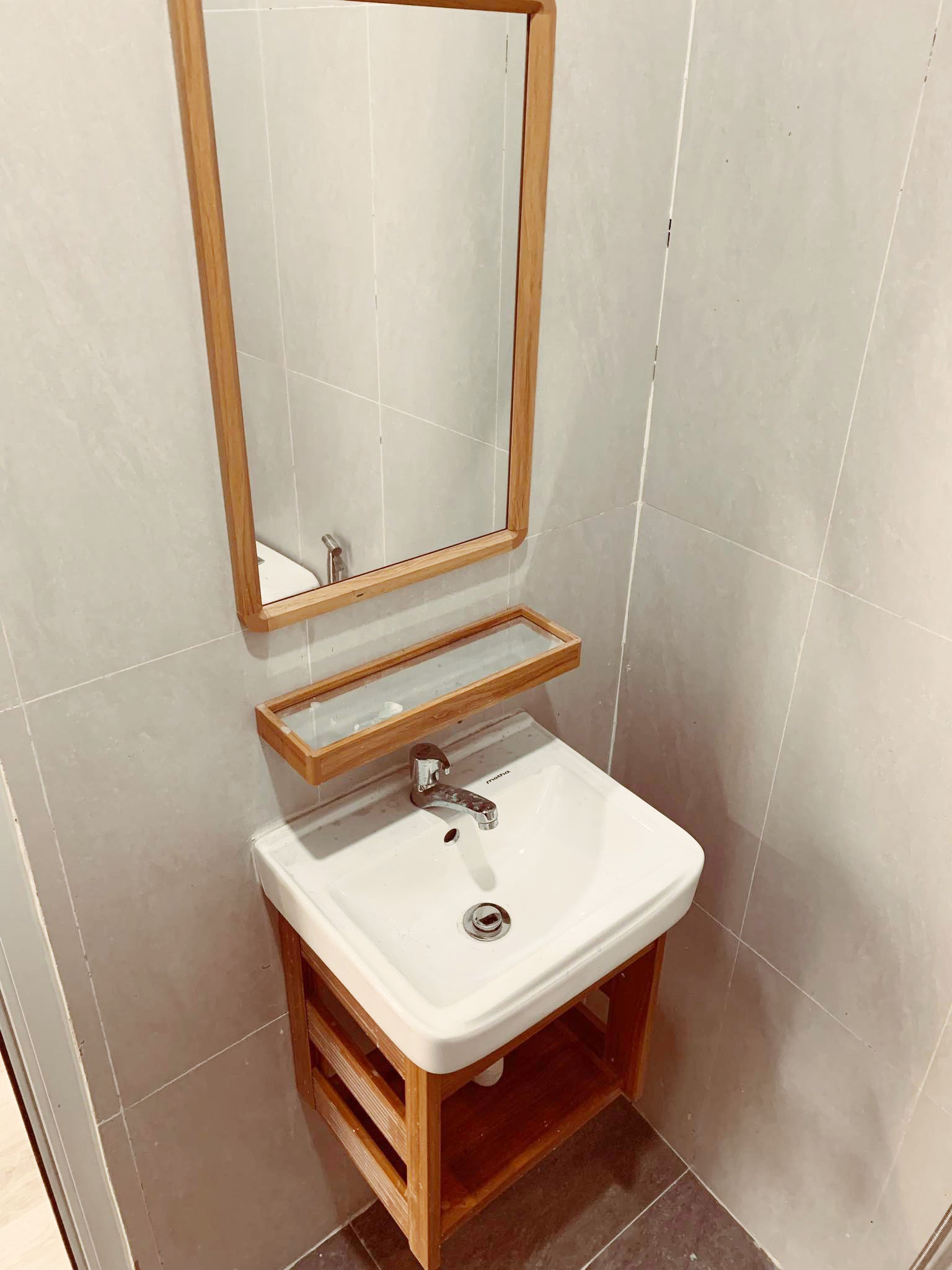 Nhà đẹp 3Tầng Hẻm xe hơi Đinh Tiên Hoàng Bình Thạnh. Chỉ nhỉnh 2tỷ 4