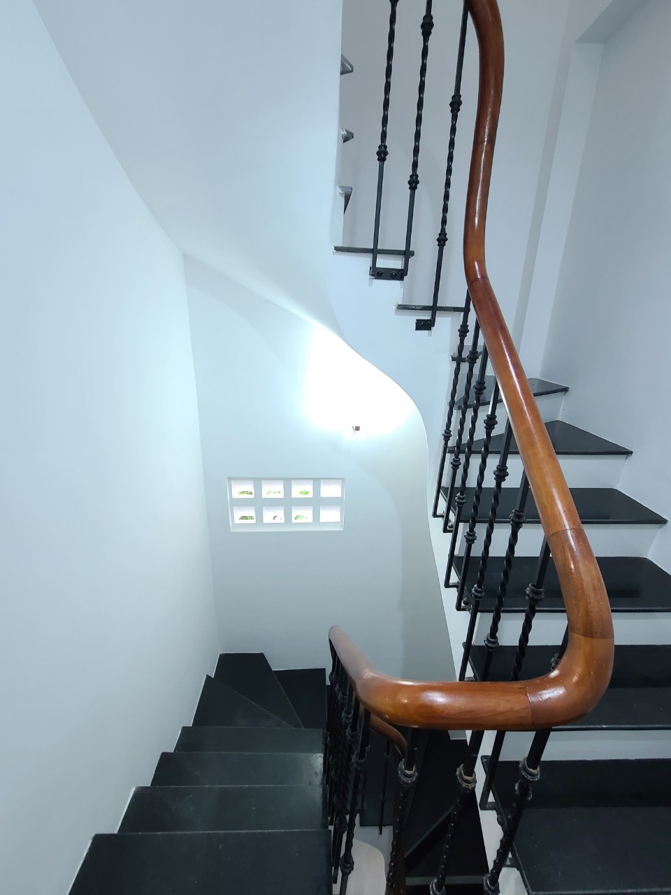 PHÂN LÔ, PHỐ YÊN LẠC, QUẬN HAI BÀ. HIỆN ĐẠI, GẦN Ô TÔ, 5 TẦNG, THANG MÁY. Giá 7.2 tỷ. 2