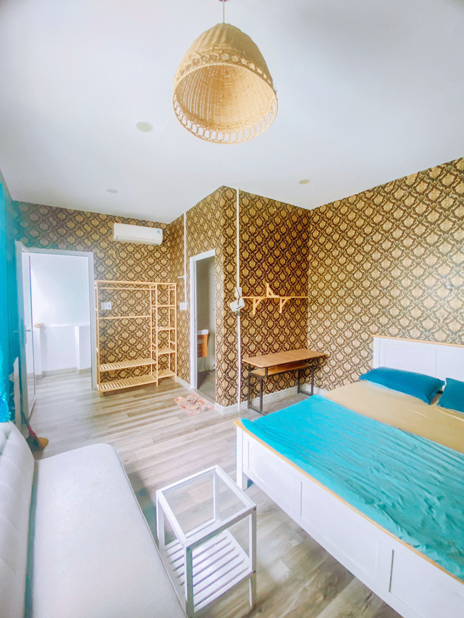 Nhà đẹp 3Tầng Hẻm xe hơi Đinh Tiên Hoàng Bình Thạnh. Chỉ nhỉnh 2tỷ 2
