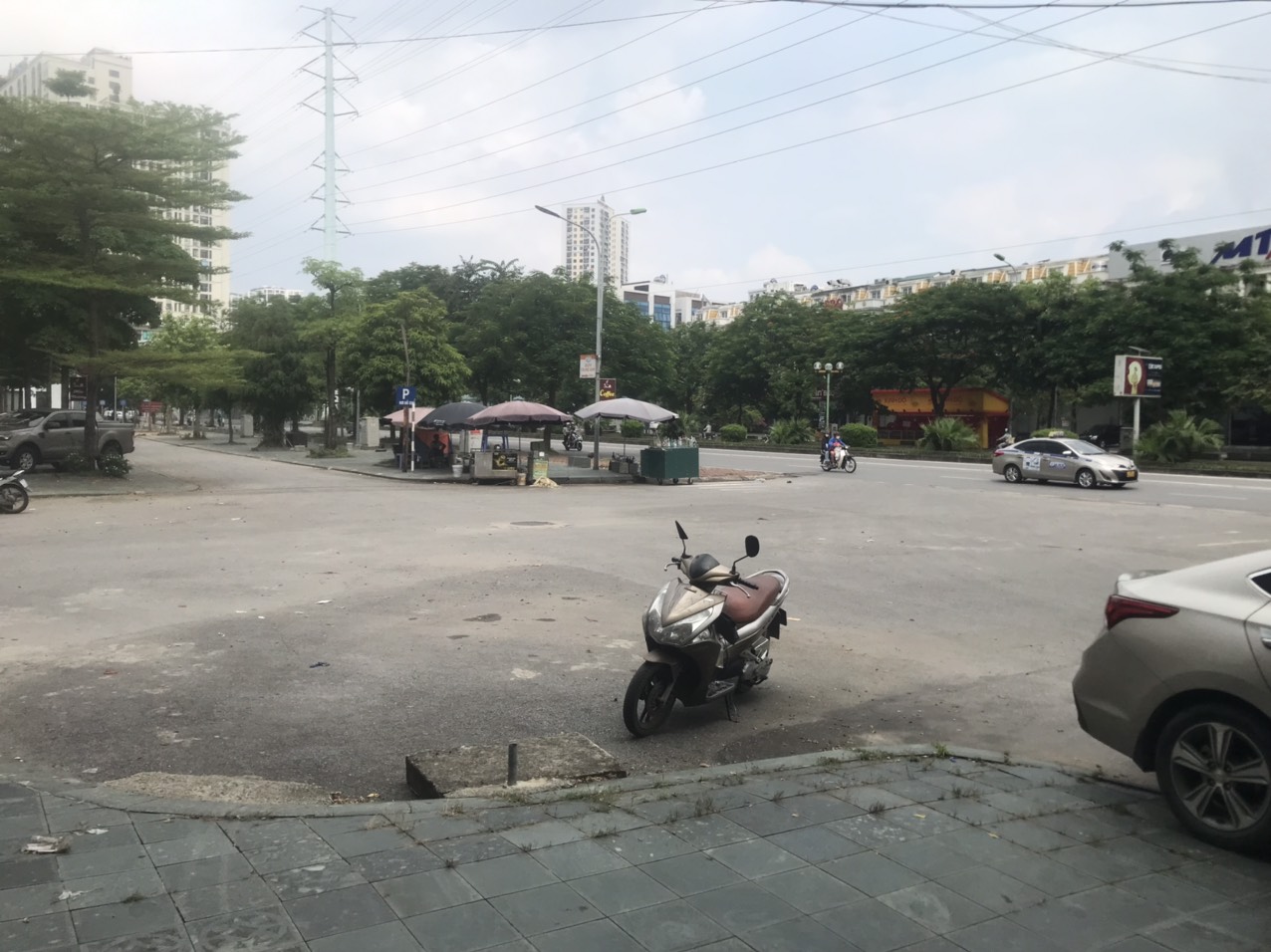 MẶT PHỐ TỐ HỮU - 230TR/m2. Bán nhà Vạn Phúc. VỈA HÈ 10M - Thang máy - Tầng hầm - Kinh Doanh 3