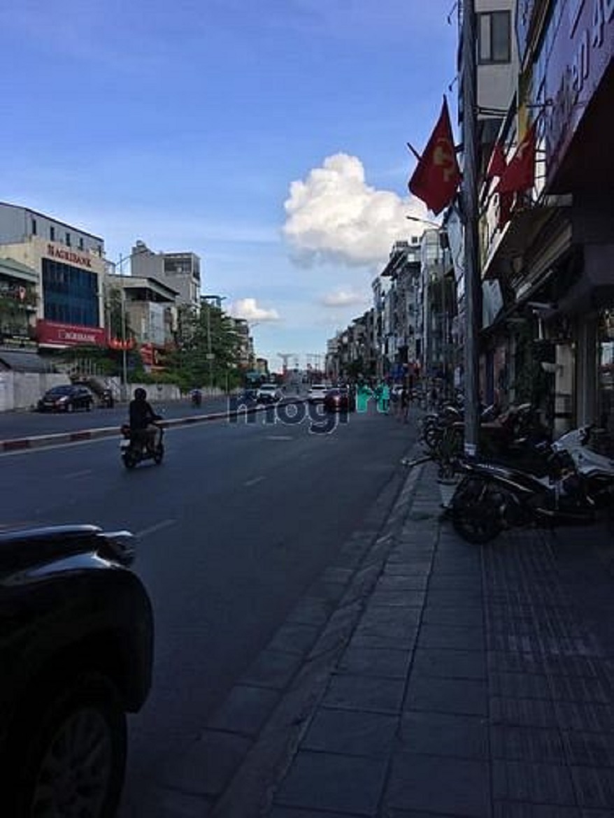 Bán nhà ĐẸP Tây Hồ, MP Nghi Tàm giá 11 tỷ, 35mx3 tầng, KD CỰC chất