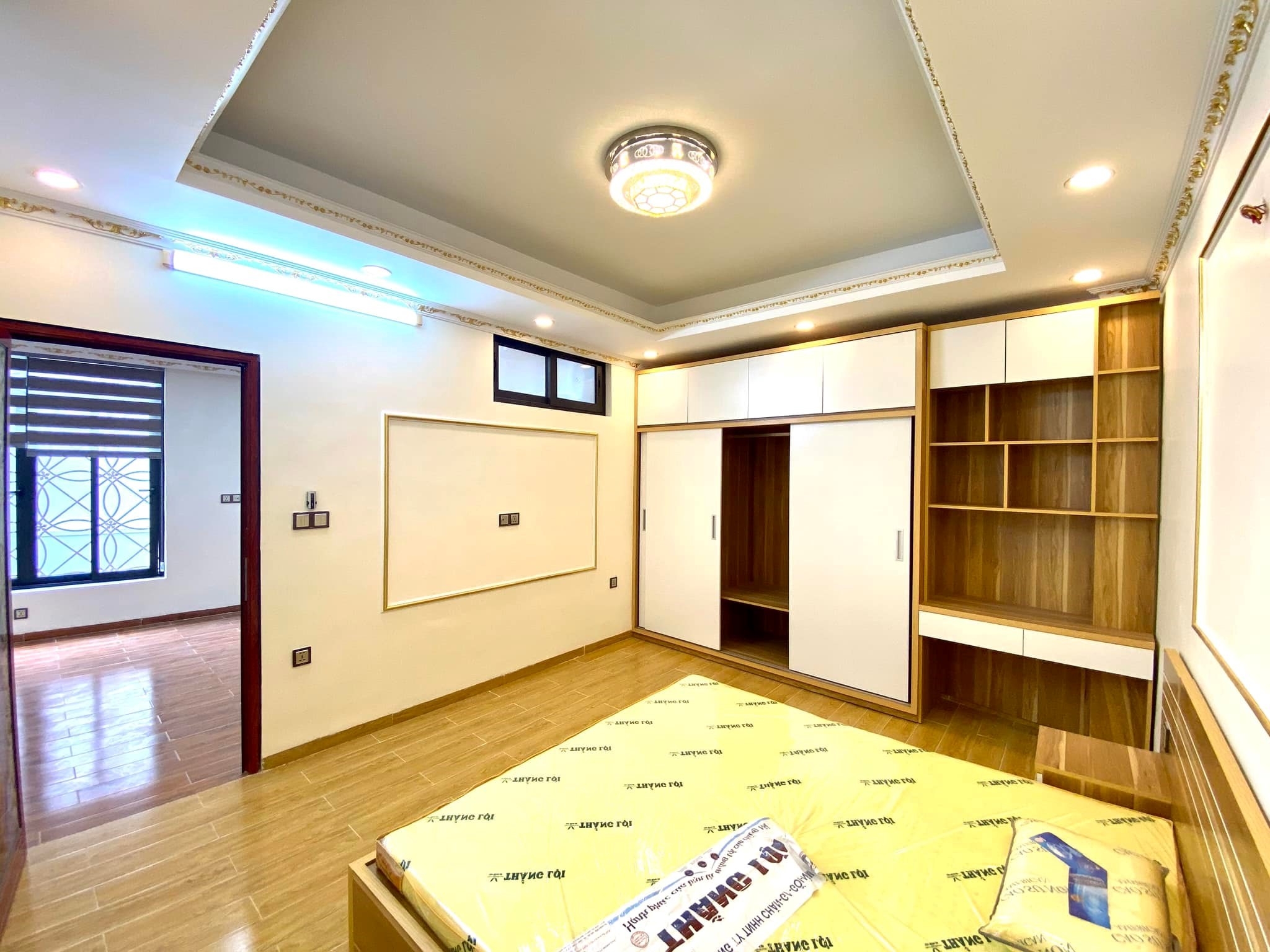 4 TỶ. CHÍNH CHỦ CẦN BÁN NHÀ TƯ ĐÌNH,LONG BIÊN. 40M, 5 TẦNG, Ô TÔ, NỘI THẤT ĐẸP Ở LUÔN 0389160730