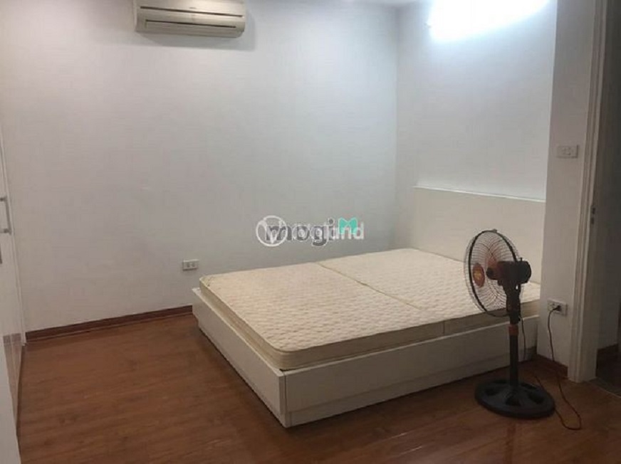 Bán CHCC Hoa Đào 713 Lạc Long Quân 111m2 3 ngủ 2 VS 3.9 tỷ full đồ 3