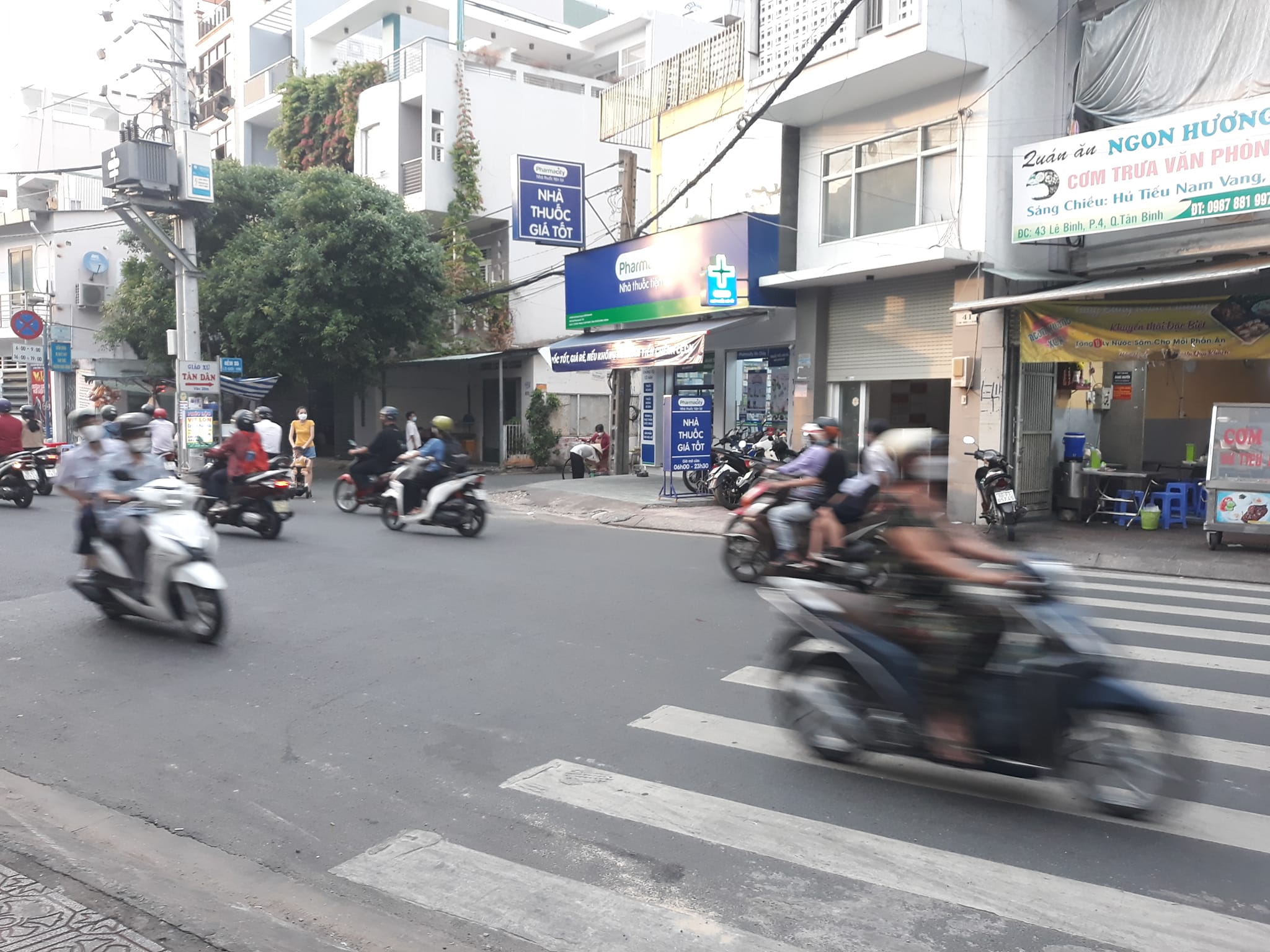 BÁN NHÀ 4 LẦU Ở NGAY KHU VỰC VIP PHƯỜNG 4 TÂN BÌNH ĐẦY ĐỦ CÔNG NĂNG NHỈNH 3 TỶ SÁT MẶT TIỀN CMT8