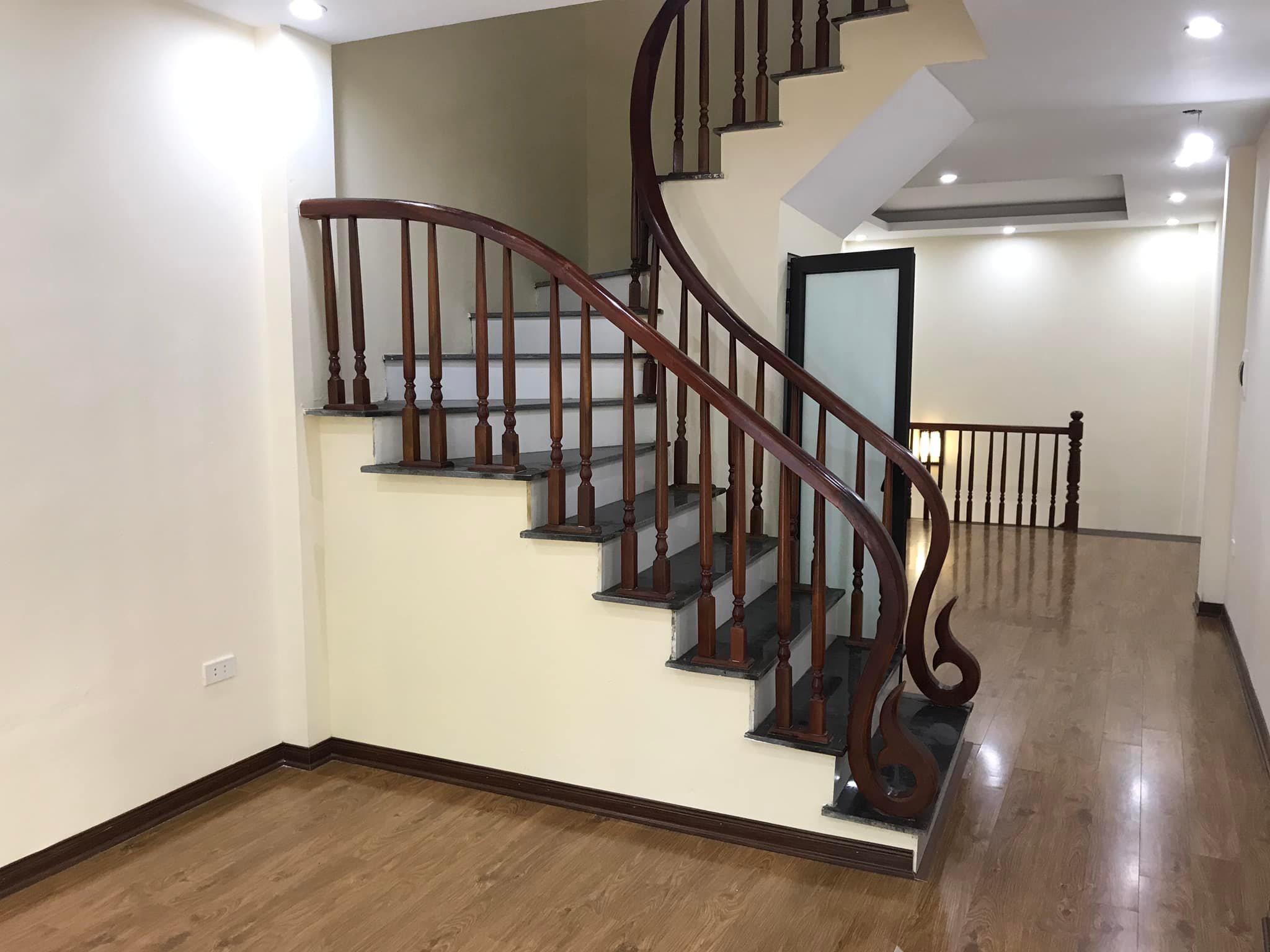 Bán nhà Đa Sỹ Hà Đông, DT 35m2, 5 tầng, giá 4.1 tỷ, ô tô qua nhà, kinh doanh sầm uất 5