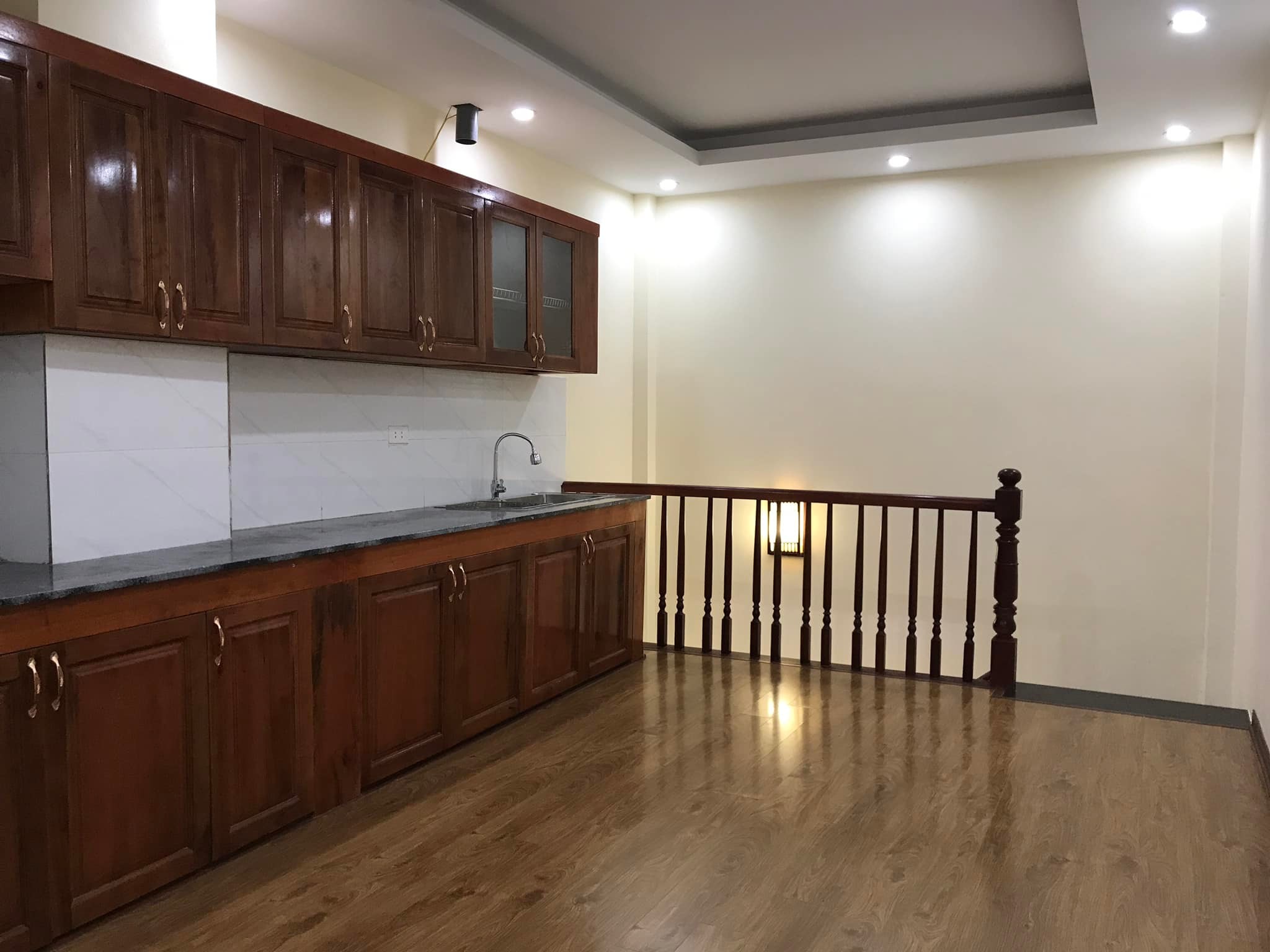 Bán nhà Đa Sỹ Hà Đông, DT 35m2, 5 tầng, giá 4.1 tỷ, ô tô qua nhà, kinh doanh sầm uất 4
