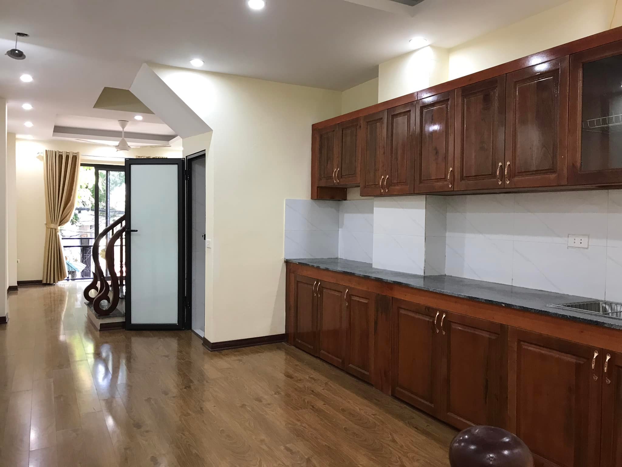 Bán nhà Đa Sỹ Hà Đông, DT 35m2, 5 tầng, giá 4.1 tỷ, ô tô qua nhà, kinh doanh sầm uất 2