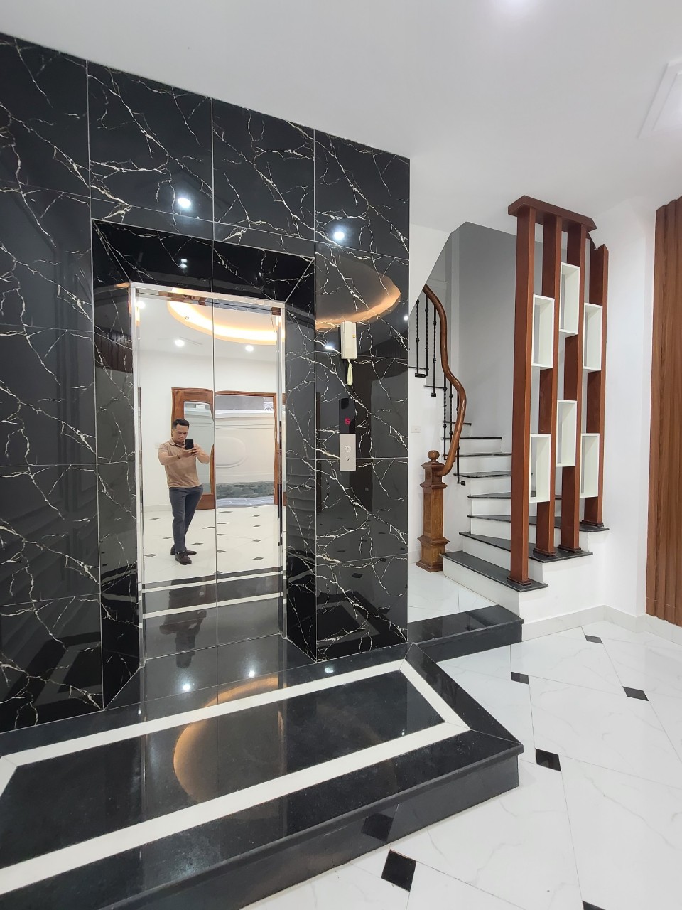 PHÂN LÔ, PHỐ YÊN LẠC, QUẬN HAI BÀ. HIỆN ĐẠI, GẦN Ô TÔ, 5 TẦNG, THANG MÁY. Giá 7.2 tỷ. 4