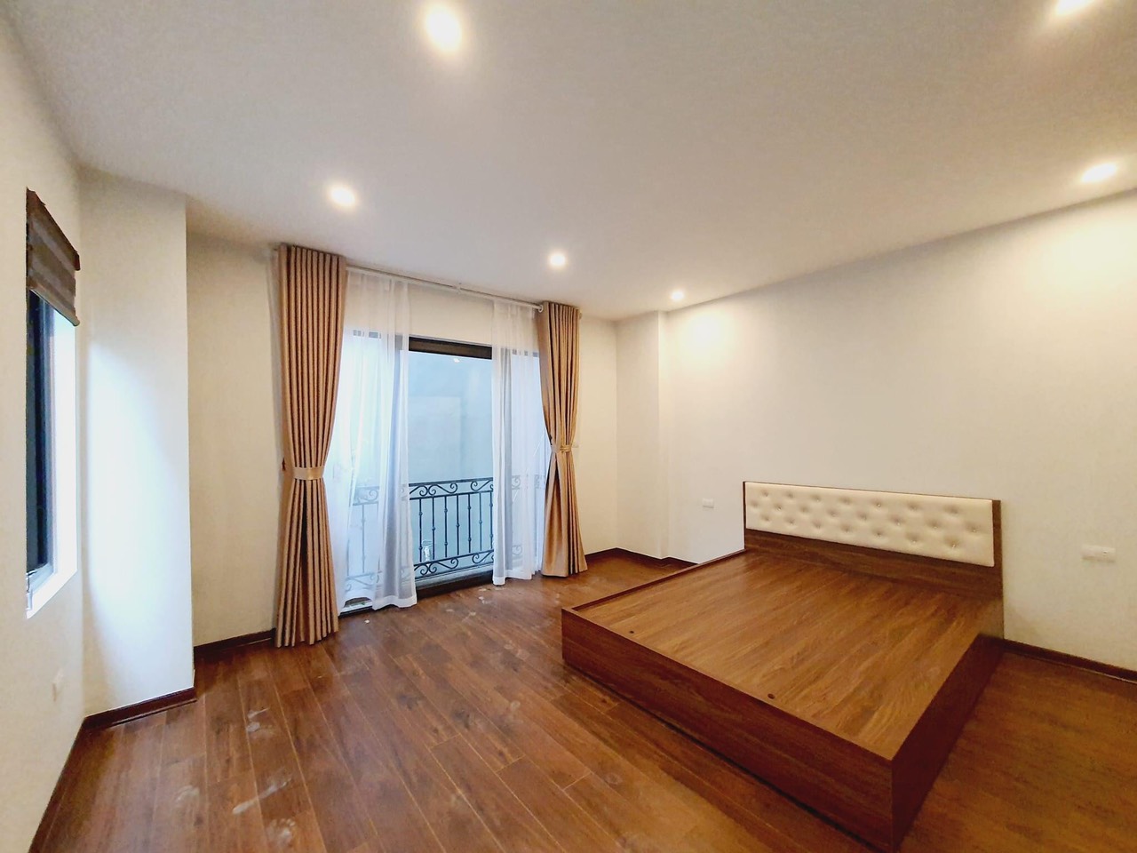 Bán nhà Ngô Thì sỹ Phố Lụa Vạn Phúc 42m2 4t chỉ hơn 4tỷ Lô góc ô tô 3