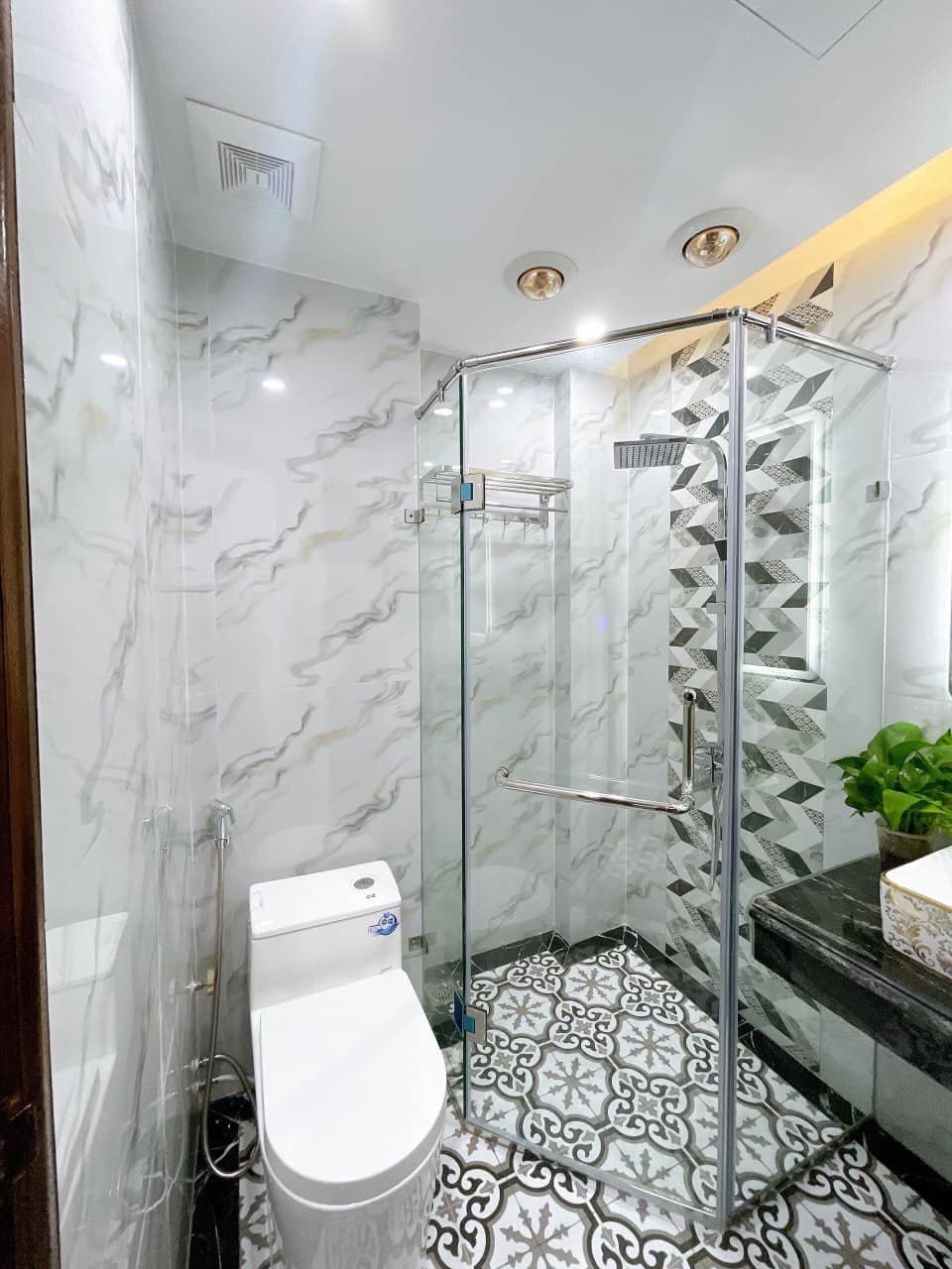 Nhà liền kề lô góc mặt phố Nguyễn Văn Lộc, kinh doanh đỉnh, 72mx4T, giá 37 tỷ 4