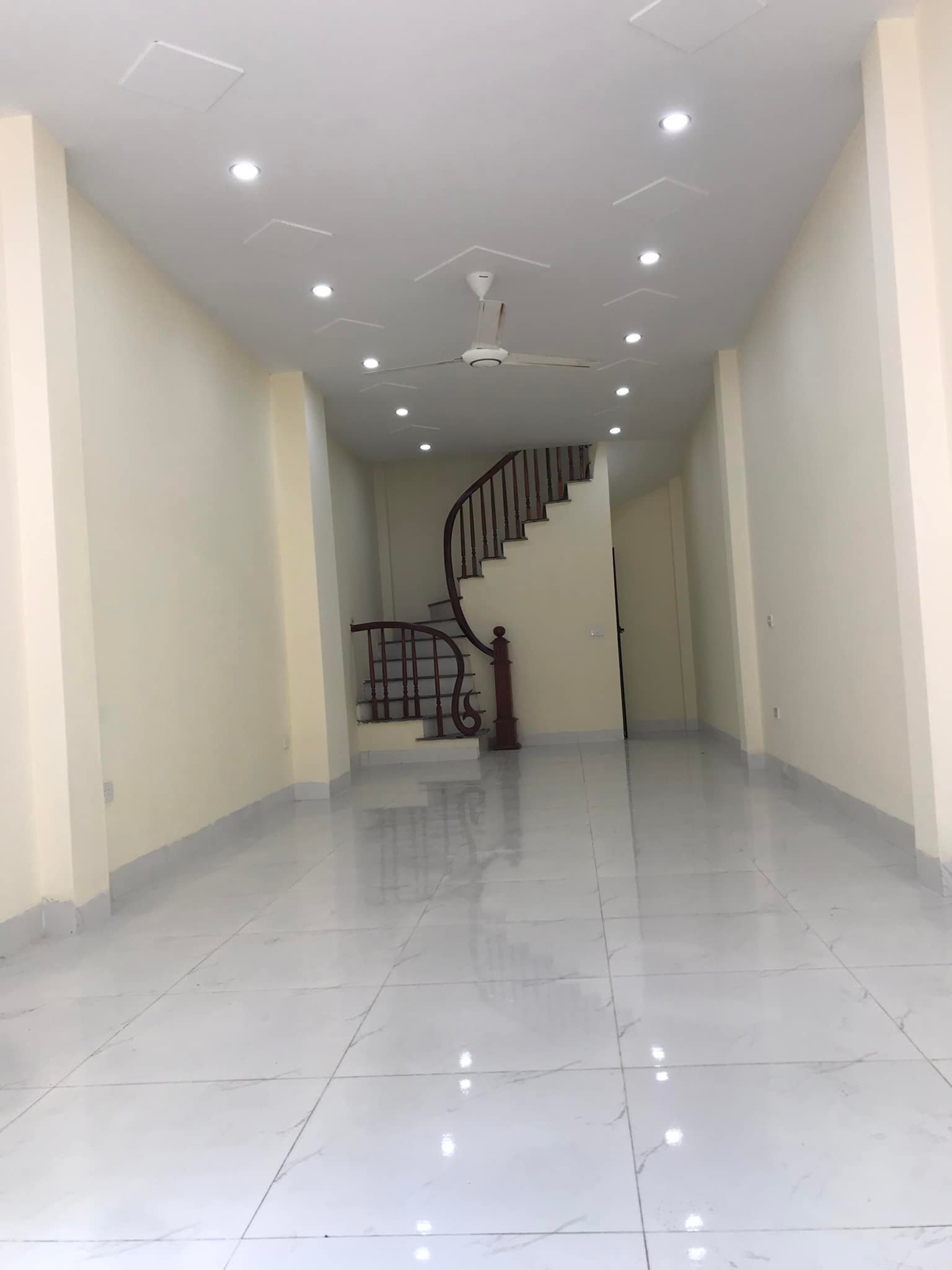 Bán nhà Đa Sỹ Hà Đông, DT 35m2, 5 tầng, giá 4.1 tỷ, ô tô qua nhà, kinh doanh sầm uất