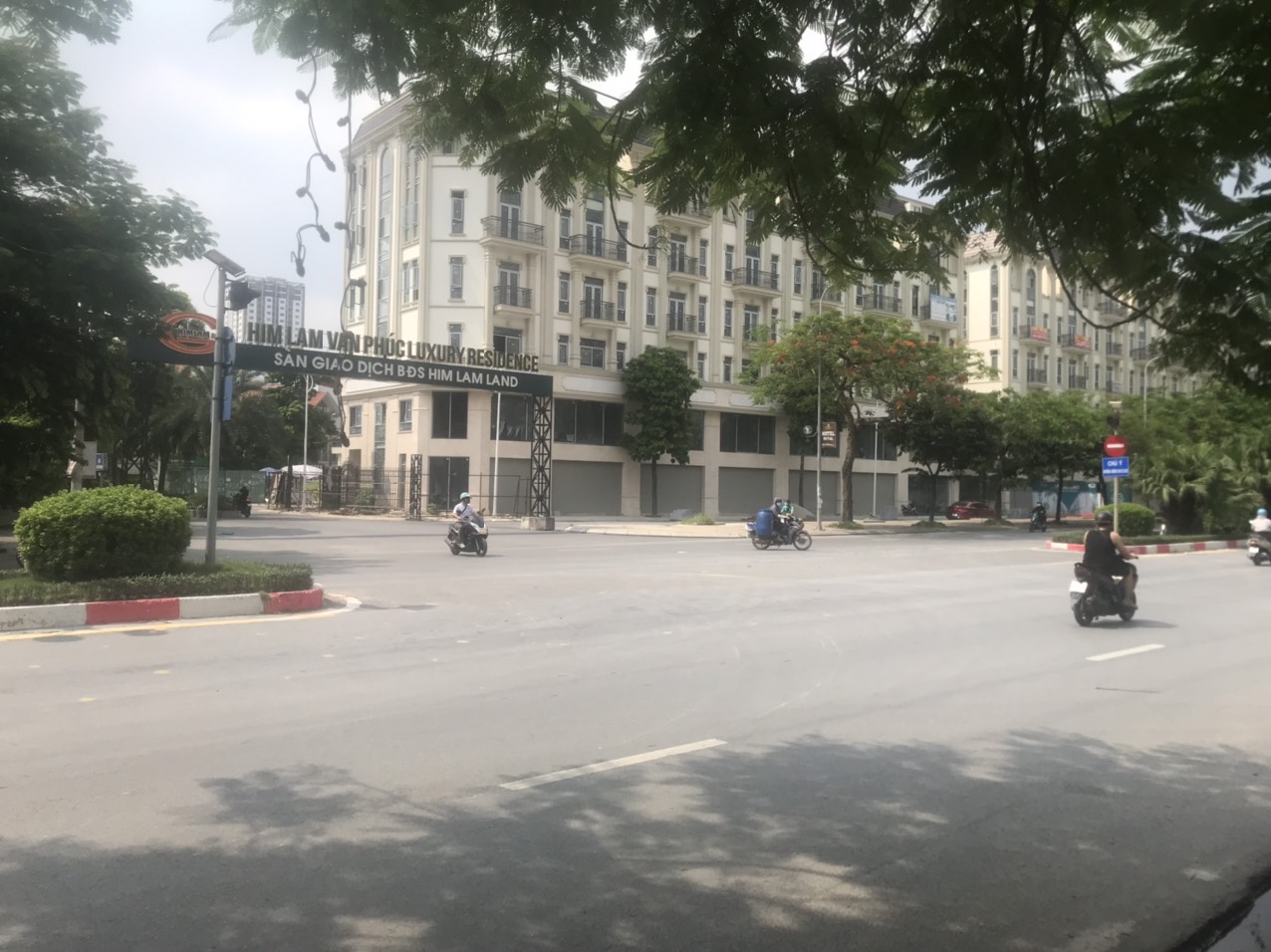 MẶT PHỐ TỐ HỮU - 230TR/m2. Bán nhà Vạn Phúc. VỈA HÈ 10M - Thang máy - Tầng hầm - Kinh Doanh