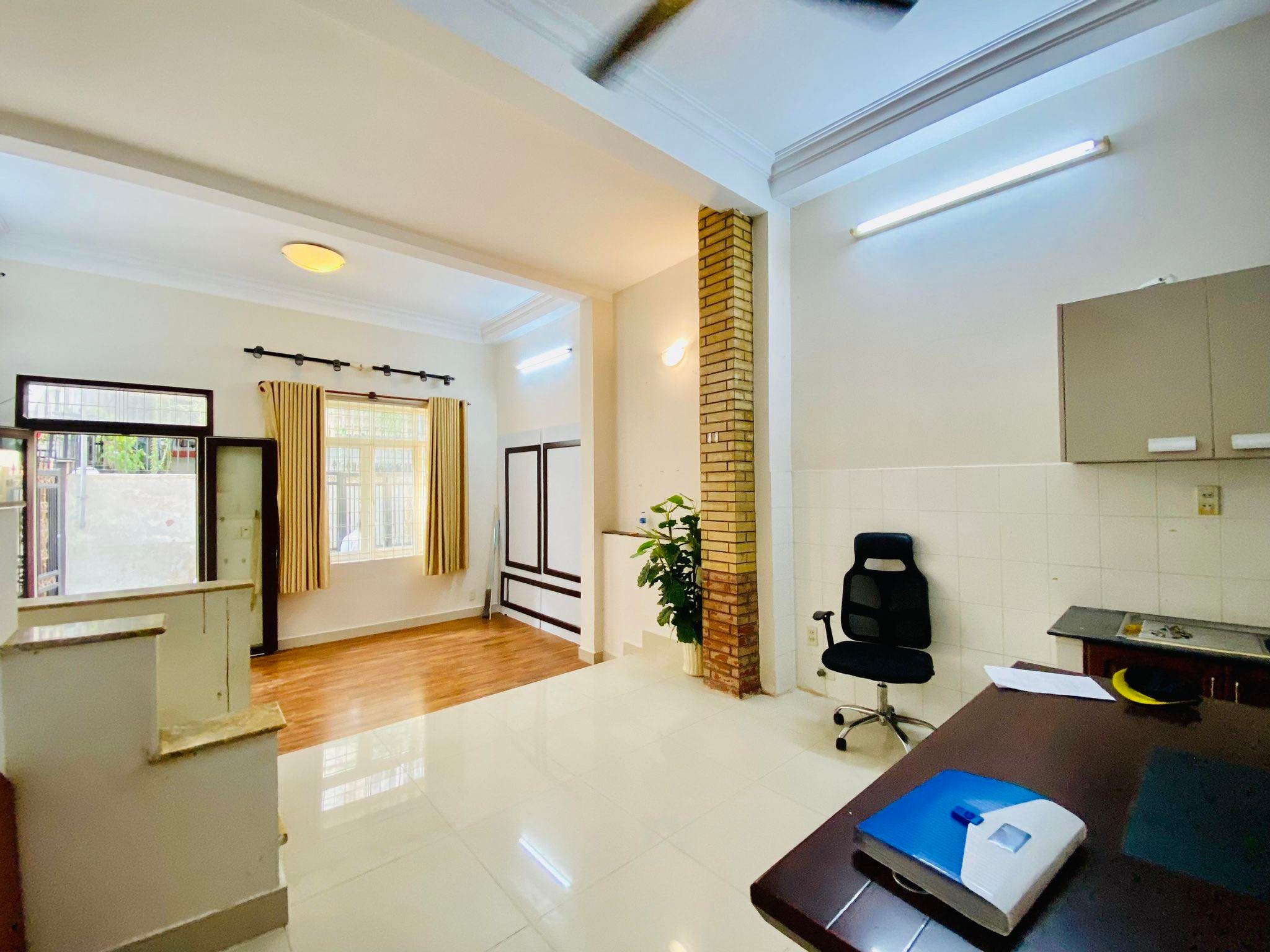 NHÀ BÁN ĐƯỜNG HOÀNG VĂN THỤ- QUẬN TÂN BÌNH CHỦ BÁN LỖ - HXH ÔTÔ ĐỖ CỬA - VỊ TRÍ KINH DOANH TỐT - THÔNG 3-4 HƯỚNG - KẾT CẤU CHẮC CHẮN TIỆN CẢI TẠO THÀNH NHÀ MỚI TINH 6TY 4