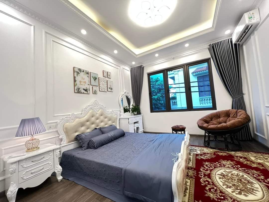BÁN GẤP NHÀ NGUYỄN CHÍNH, NGÕ RỘNG 4M - Ô TÔ ĐỖ CỬA - NHÀ ĐẸP NHƯ MỚI. 4.75 TỶ 5