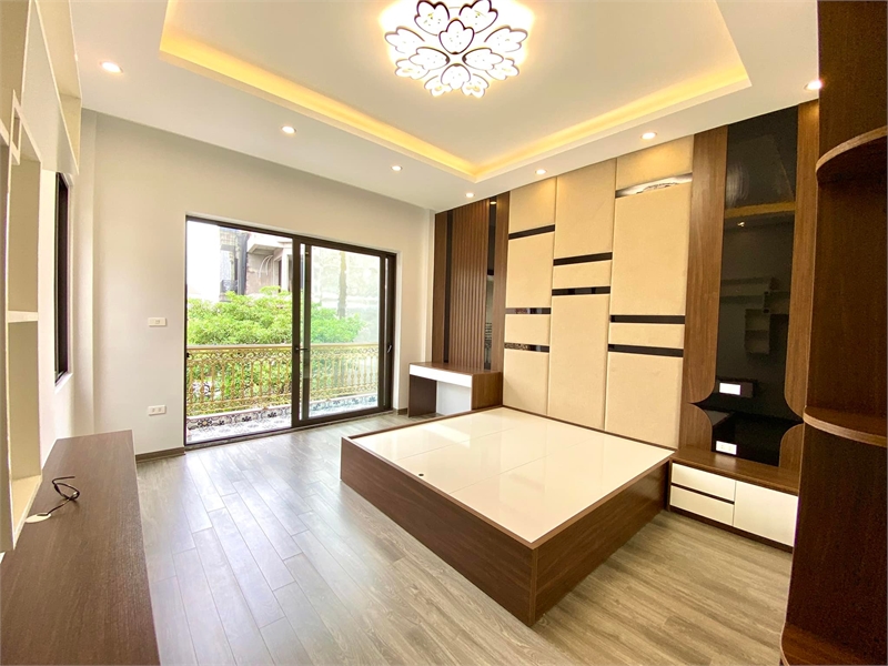 Bán nhà 5 tầng, 46m2, Lâm Hạ, Long Biên, Ngõ thông, ô tô tránh 3