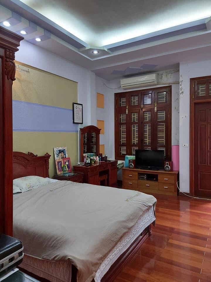 Cần bán Nhà riêng đường Hoàng Quốc Việt, Phường Quan Hoa, Diện tích 35m², Giá 2.9 Tỷ - LH: 0989324832