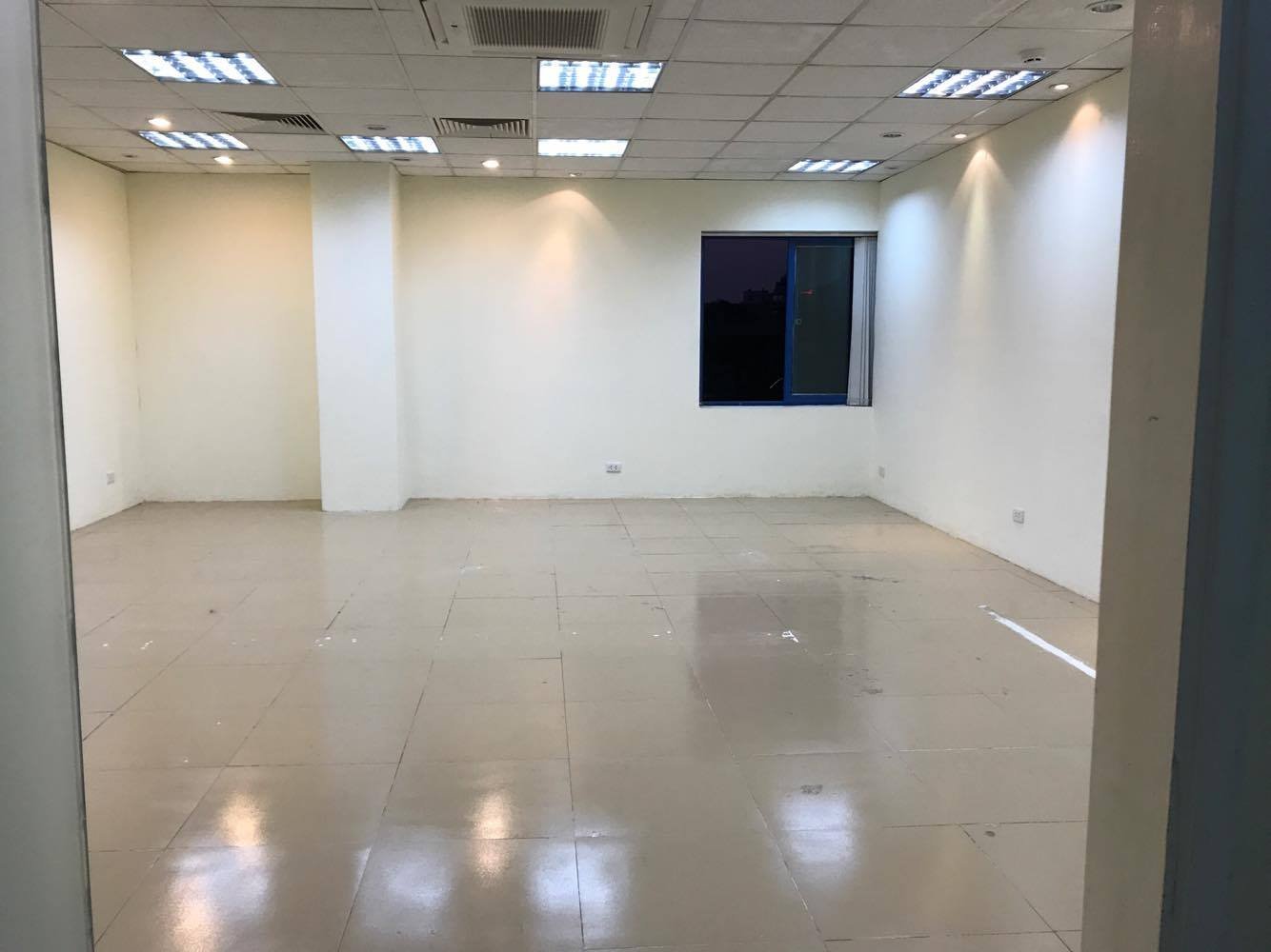 Chủ nhà cho thuê 46 và 92m2 tại nhà vănphòng 9 tầng số 11 Thái Hà. Giá 9 triệu/tháng 4