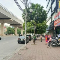 Chính Chủ Cho Thuê Nhanh Nhà Mặt Phố Phạm Văn đồng, Dt 90m2, Nhà Tôn Lạnh, Khung Sắt, Mặt Tiền 8m, Thông Sàn, 40 Tr