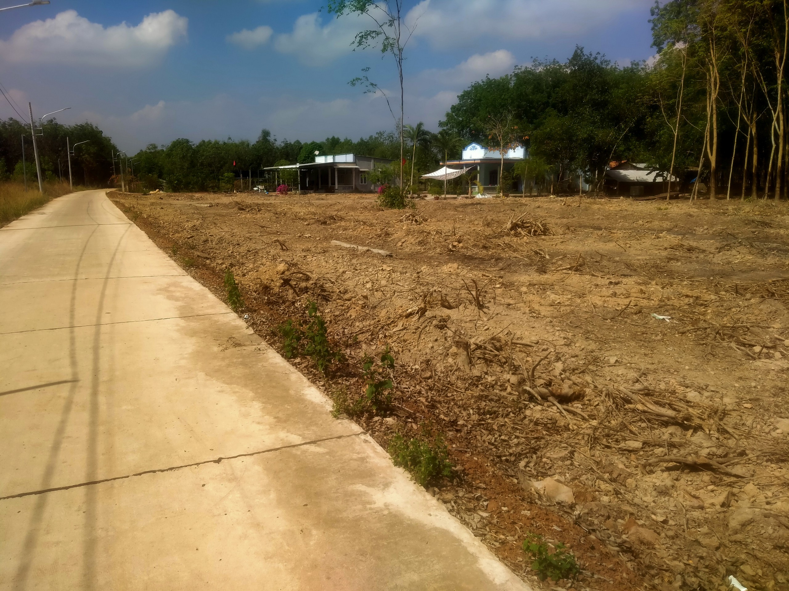 Cần bán nền đất sào Đồng Phú cách QL14 chỉ 100m sổ sẵn giá rẻ.