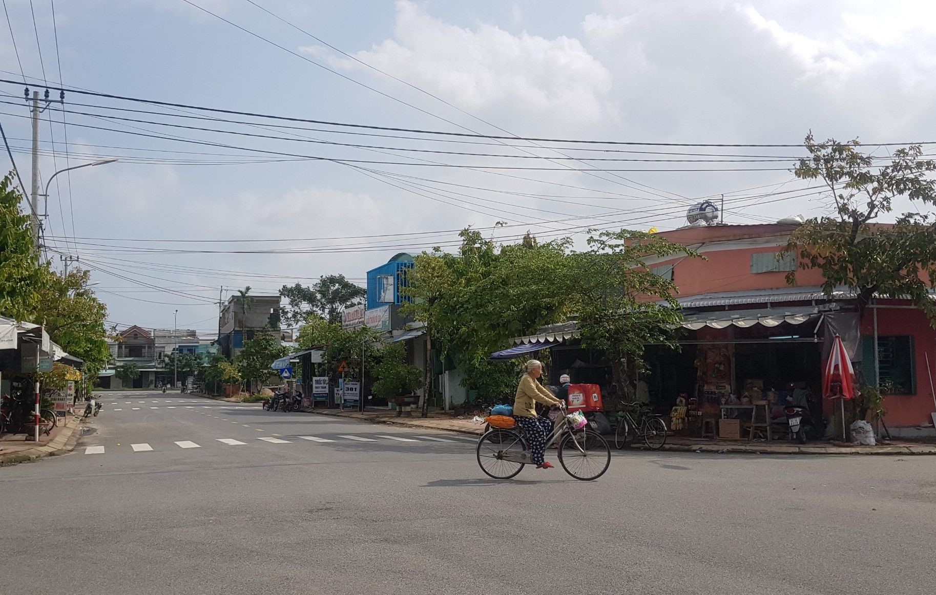 Cần ra nhanh lô đất ngay làng đại học Việt Đức, mặt tiền kinh doanh, sổ hồng riêng 2