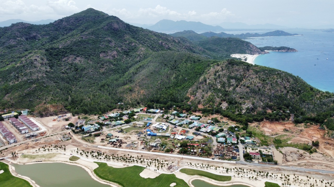 Chính chủ cần bán đất ven biển, view 2 mặt biển, sát cạnh dự án Bình Tiên và Resort Ngọc Sương