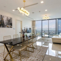 Chính Chủ Cho Thuê Nhanh Căn Hộ Penthouse Vinhomes 300m2 Có 4 Phòng Ngủ Nội Thất Châu âu View đẹp, 0977771919