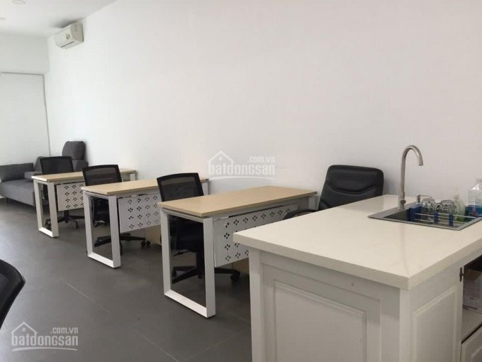 Chính Chủ Cho Thuê Nhanh Văn Phòng 50m2 Có đầy đủ Nội Thất, Sử Dụng Ngay: Bàn Ghế Làm Việc, Sofa, Quầy Pantry, 3