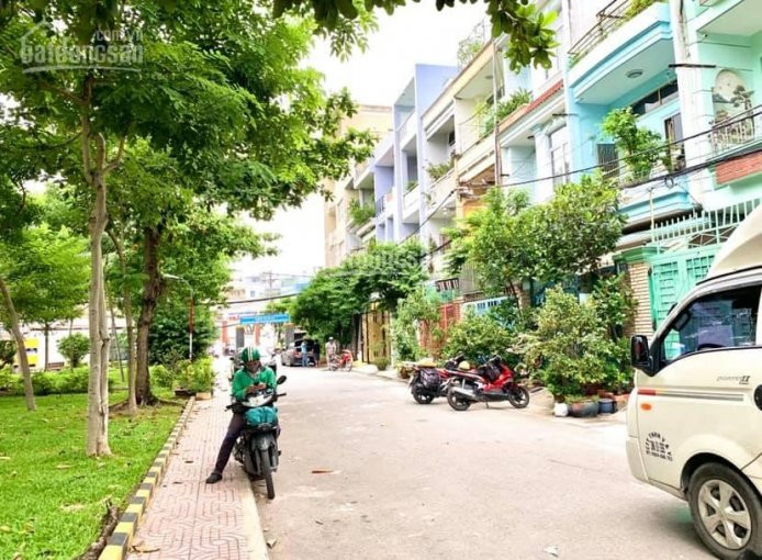 Biệt Thự - đối Diện Công Viên Phường Tân Sơn Nhì, 8mx18m, 2 Lầu, 16 Tỷ, P Tân Sơn Nhì, Q Tân Phú 2