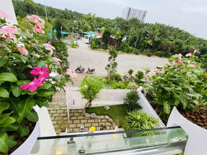 Nhà đẹp Cần Bán Cho Khách Vip, Ngay Trung Tâm đường Lớn Quận 7, Khu Compound, 251m2, Sân Vườn 1