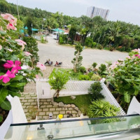 Nhà đẹp Cần Bán Cho Khách Vip, Ngay Trung Tâm đường Lớn Quận 7, Khu Compound, 251m2, Sân Vườn