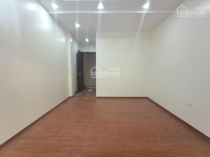 Phố Tân Mai, Kinh Doanh, ô Tô đỗ Cửa, Nhà Mới, 40m2, 5 Tầng, 4 Tỷ 2