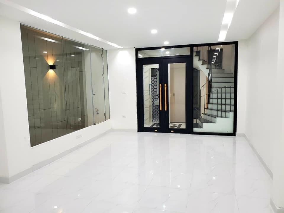 BÁN GẤP NHÀ MẶT PHỐ HỒ TÙNG MẬU - NGÃ TƯ ĐẠI HỌC QUỐC GIA 2
