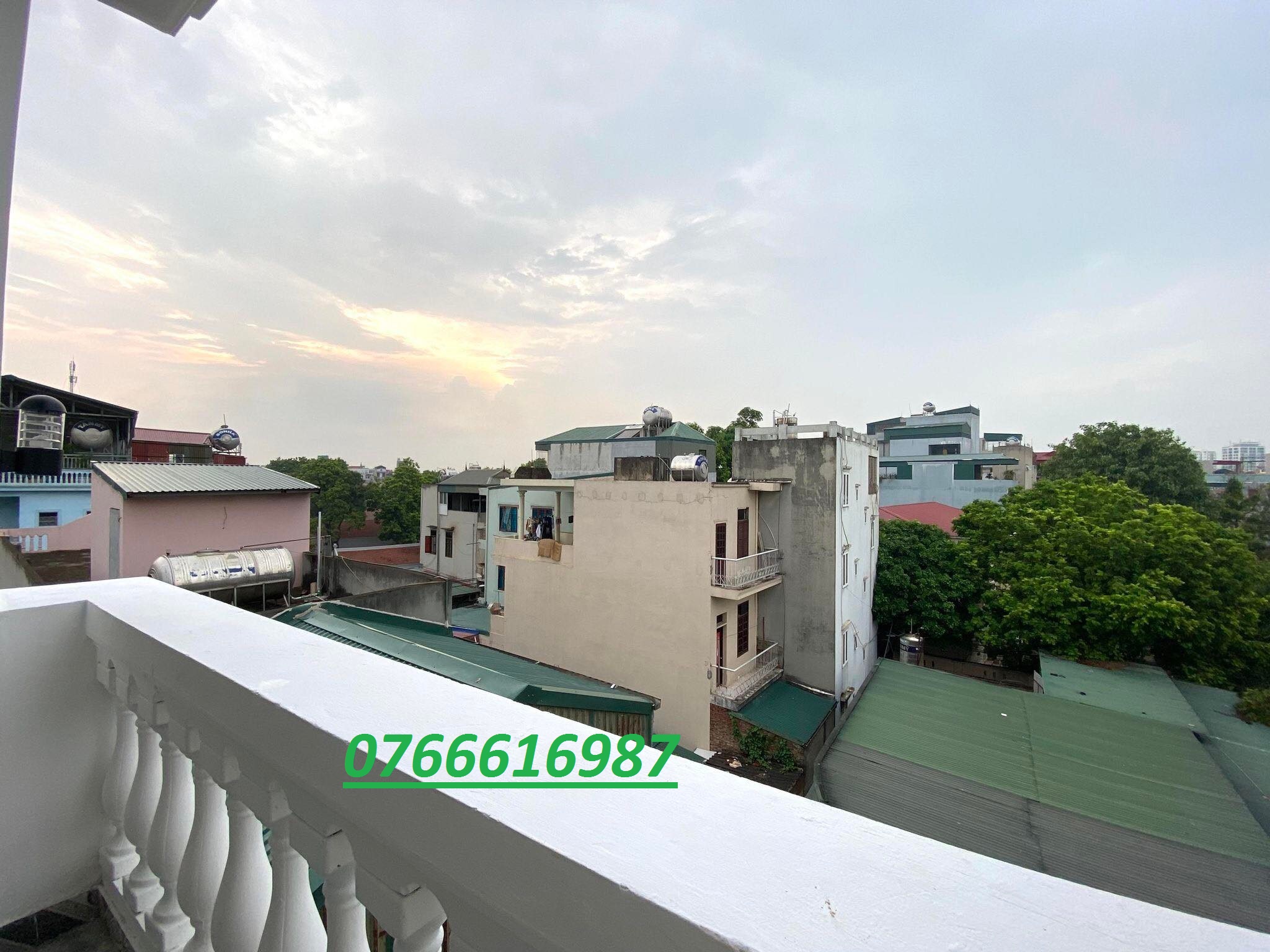 Chủ nhà cần bán 4 căn nhà trước Tết ở Bát Khối Long Biên giá chỉ 2.5 tỷ. Liên hệ em Hưng 0766616987. 2
