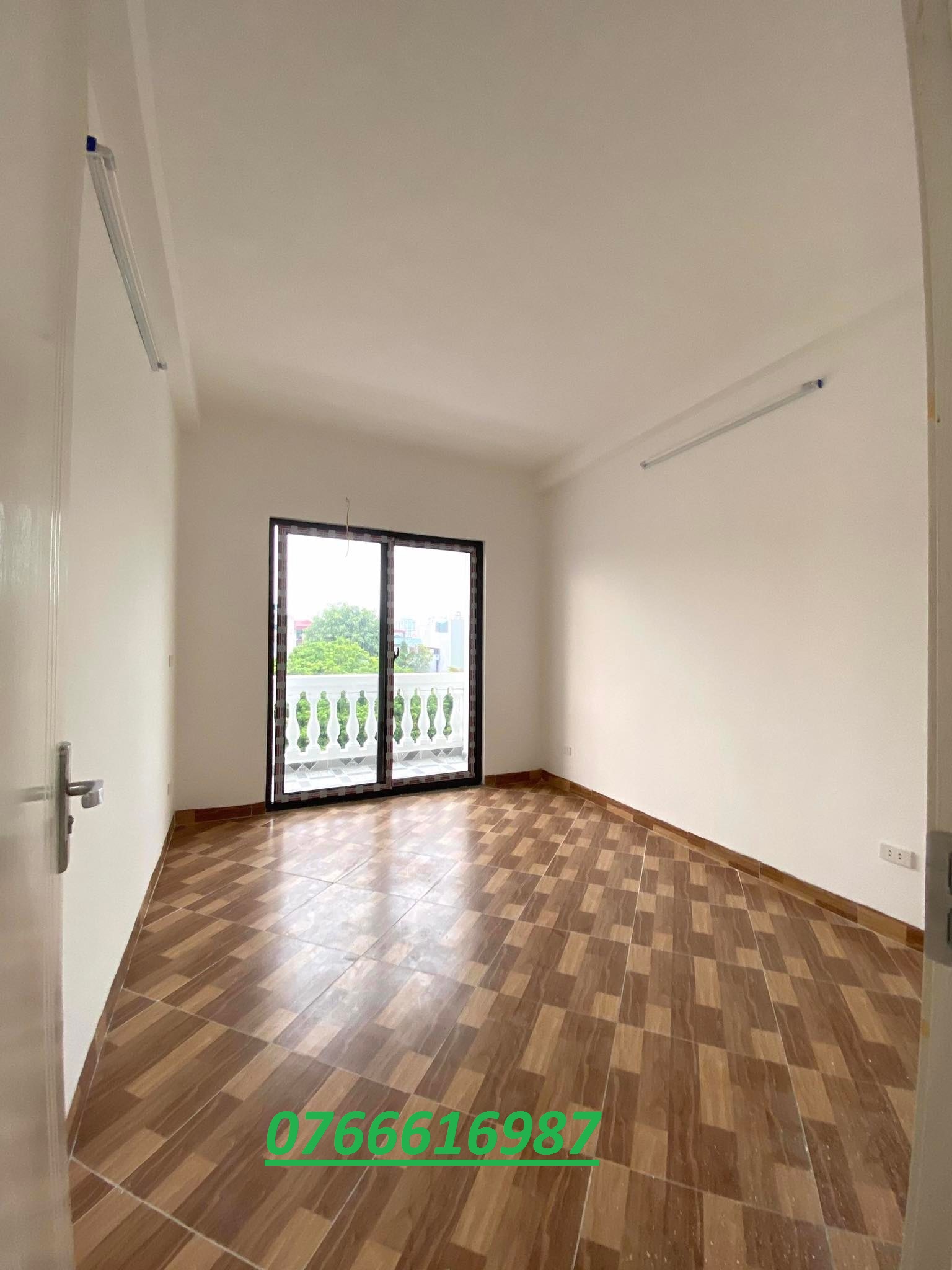 Chủ nhà cần bán 4 căn nhà trước Tết ở Bát Khối Long Biên giá chỉ 2.5 tỷ. Liên hệ em Hưng 0766616987. 3