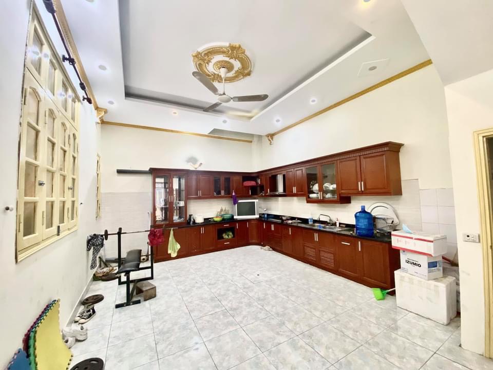 Bán nhà rộng Giải Phóng, Hoàng Mai 85m2 x 4 tầng, MT 5m chỉ 7.5 tỷ, lô góc ba mặt thoáng 2