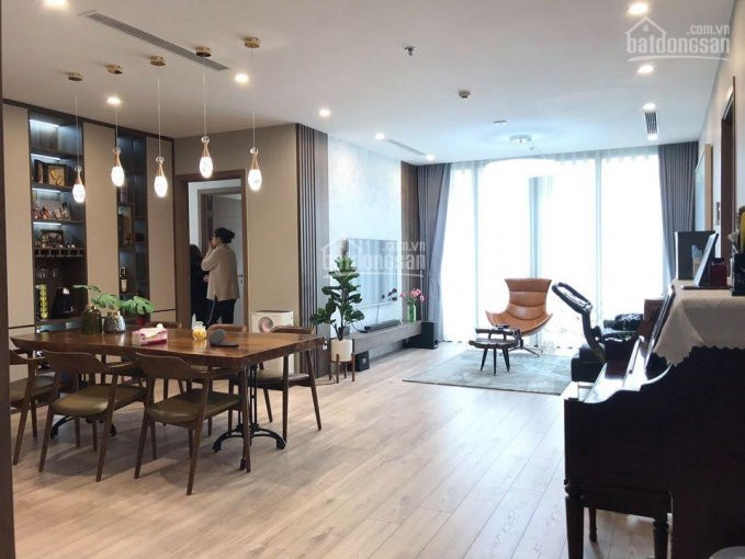 Chính Chủ Bán Căn Góc Tầng 20 Tòa R5 Royal City: 132m2 - 3 Pn Sáng, Tặng Kèm Nội Thất, Sđcc 3