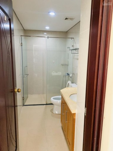 Chính Chủ Cho Thuê 3pn 3wc, đồ Cơ Bản, Dt 180m2, Tầng Trung View Thoáng R2 Royal City 0965721666 3