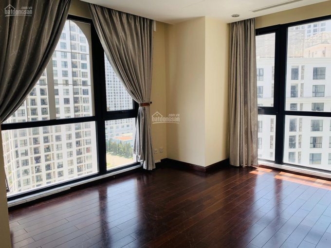 Chính Chủ Cho Thuê 3pn 3wc, đồ Cơ Bản, Dt 180m2, Tầng Trung View Thoáng R2 Royal City 0965721666 7