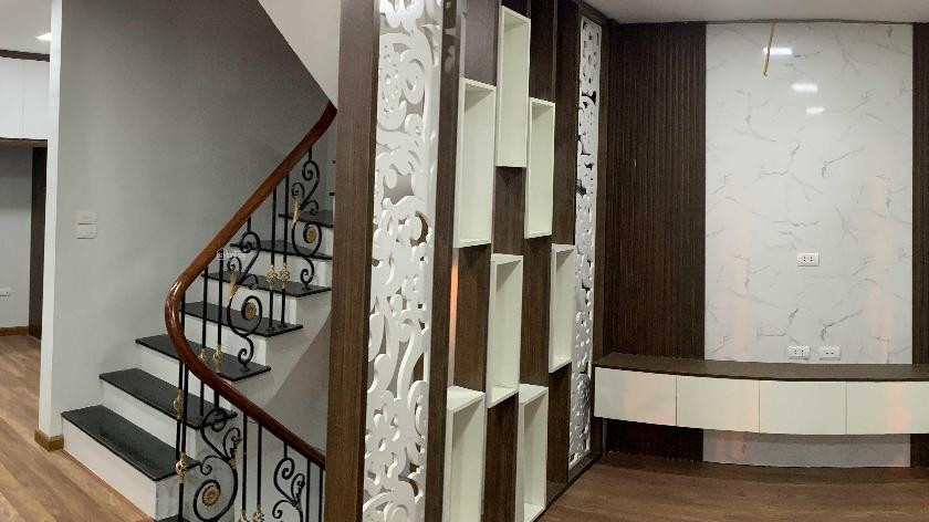 Chính Chủ Bán Nhanh Nhà đường Láng, ô Tô đỗ Cách Nhà 10m, Cách đường Láng 50m  Dt 40m, Mặt Tiền 5m, 5 Tầng Mới Tin 1