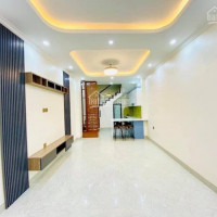 Nhà Mới đón Tết, Cầu Giấy 40m 5 Tầng, ô Tô đỗ Cửa, Nhà Mới ở Luôn Giá 3,9tỷ